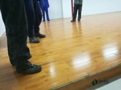 楓樺木體育場地木地板如何保潔