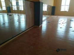 尋求運動場地板生產公司