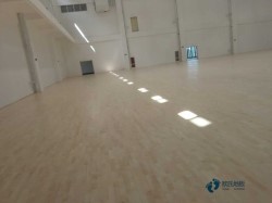 普通運動場地地板施工