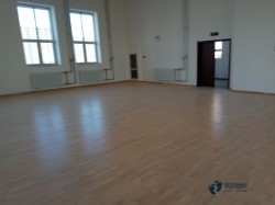 楓樺木運動館木地板如何保潔