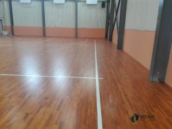 45度斜鋪龍骨運動場地地板安裝公司