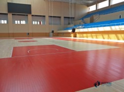 懸浮式運動館地板施工隊