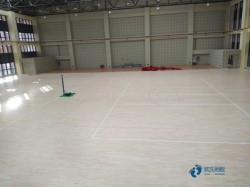 用什么運動場地木地板安裝公司