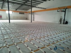 懸浮運動場地地板施工隊