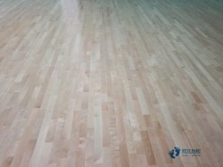 雙層龍骨體育館木地板保養方法