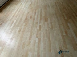 尋求籃球館地板安裝公司