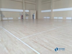 哪里有體育場地木地板安裝公司