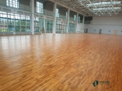 較好的籃球體育地板施工隊