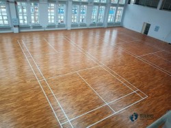 那里有運動場館地板安裝公司