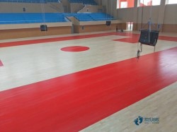 用什么運動場館地板安裝公司