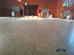 尋求體育場地板安裝公司